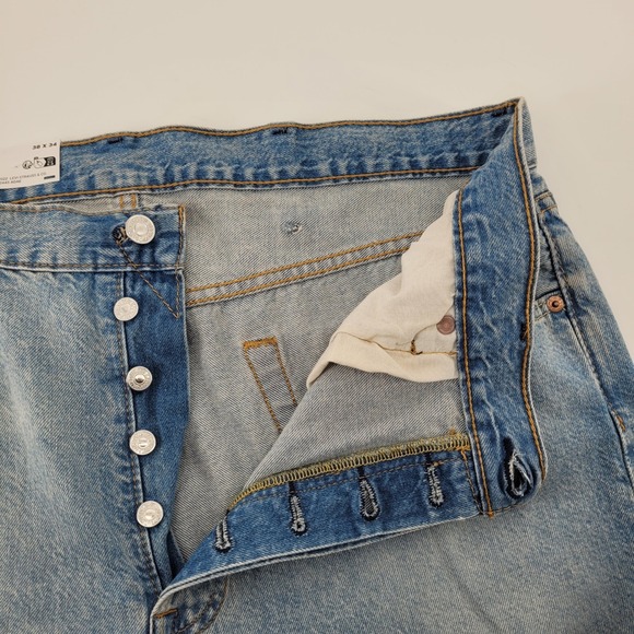 Levis 501 Original Mens Jeans 38x34 Light Wash Blue Denim Stretch 00501-3668 - Picture 4 of 8